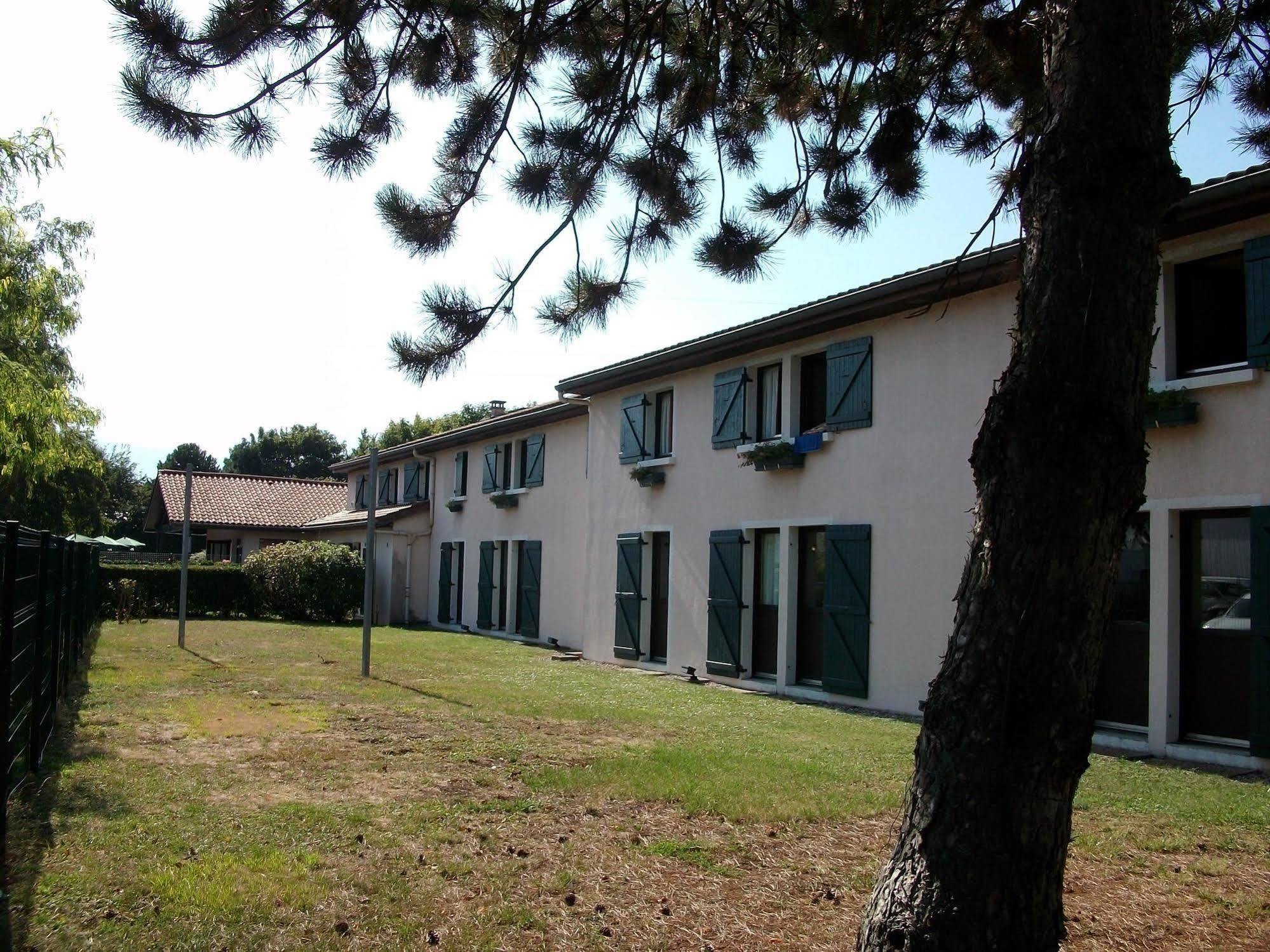 Kyriad Grenoble Sud - Seyssins Exterior photo